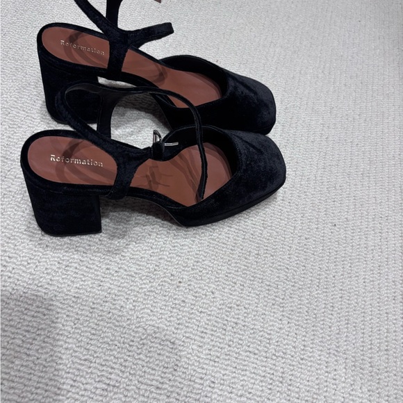 Reformation mirasol Black Velvet Platform Pumps 7 37 - Picture 7 of 7